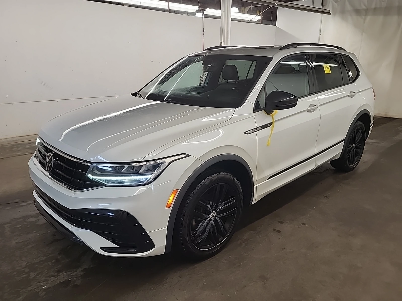 VW Tiguan COMFORTLINE R-LINE BLACK EDITION / Автокредит