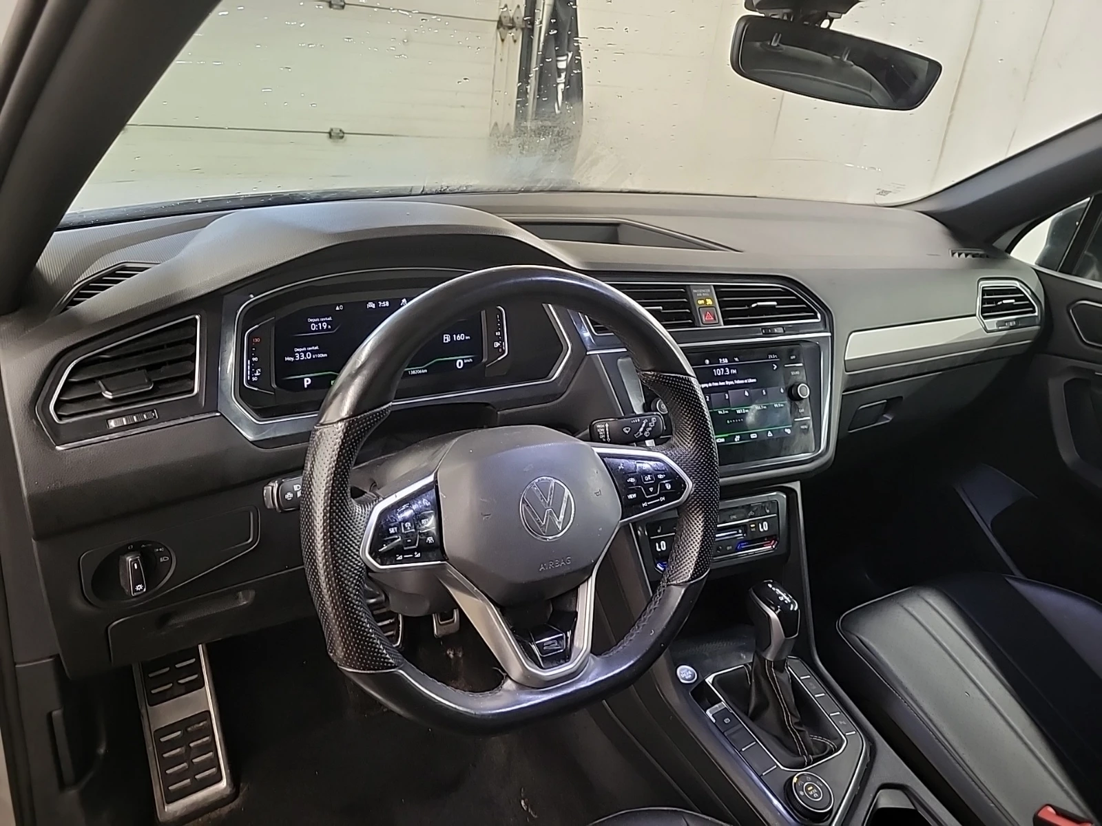 VW Tiguan COMFORTLINE R-LINE BLACK EDITION / Автокредит, снимка 10 - Автомобили и джипове - 55993444