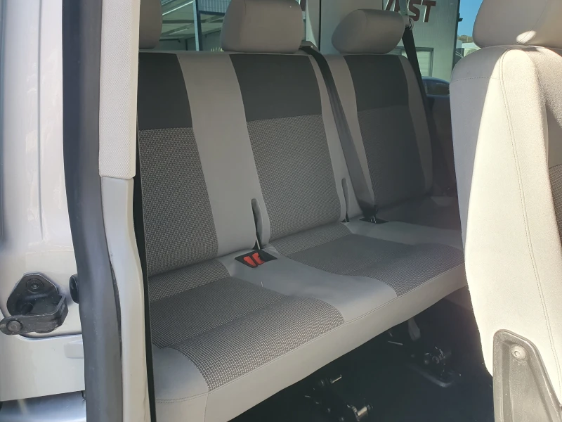 VW Caravelle 94000 km/9-MECTA, снимка 13 - Бусове и автобуси - 52411826