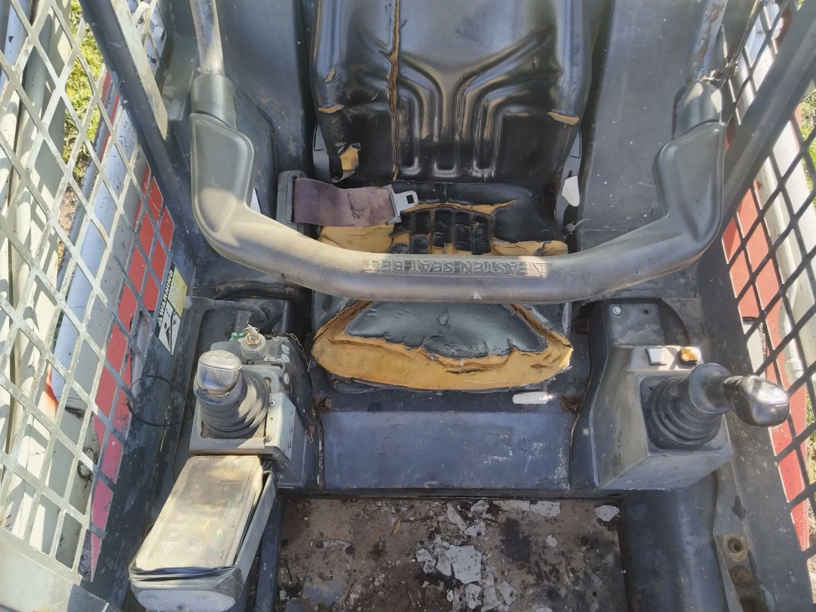 Мини челни товарачи Takeuchi TL130 - изображение 7