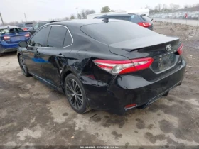 Toyota Camry SE, снимка 3