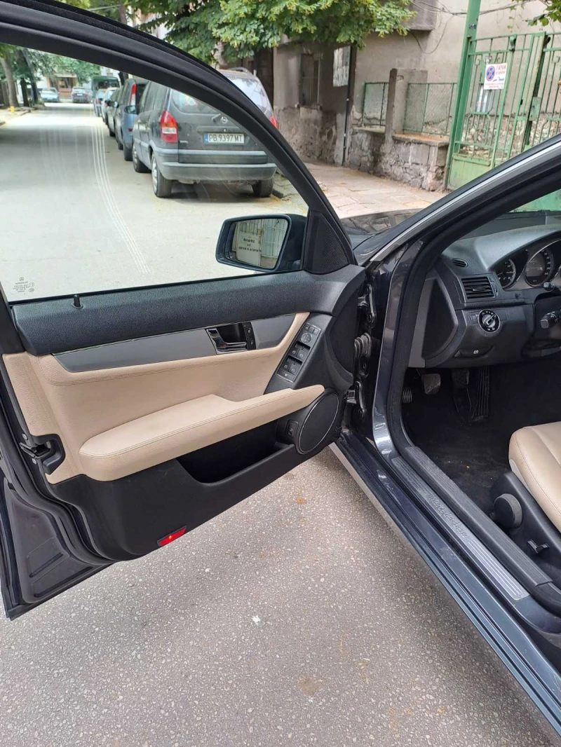 Mercedes-Benz C 200, снимка 7 - Автомобили и джипове - 47209279