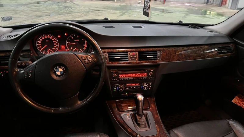 BMW 320, снимка 12 - Автомобили и джипове - 49526859