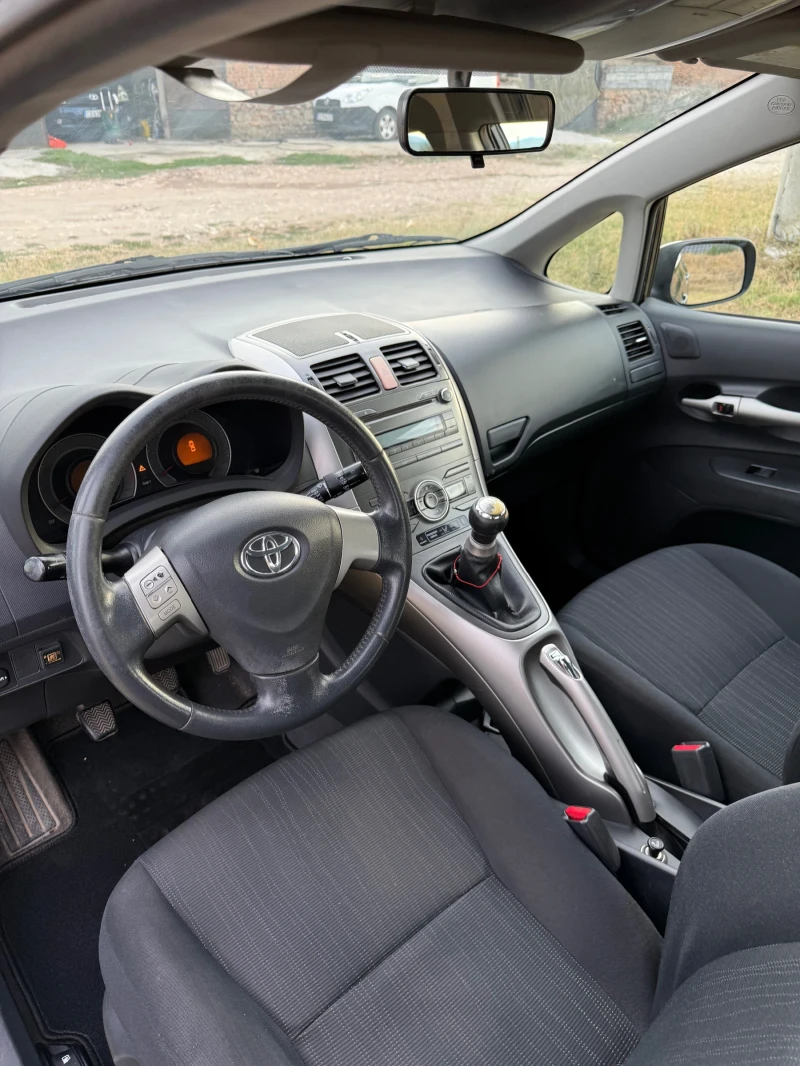 Toyota Auris, снимка 11 - Автомобили и джипове - 52371932