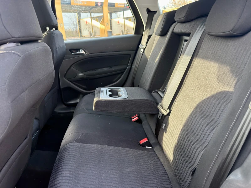 Peugeot 308 2.0 Blue-HDI 150к.с, снимка 11 - Автомобили и джипове - 52550470