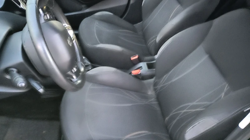 Peugeot 208 1.2 й, снимка 6 - Автомобили и джипове - 52804737
