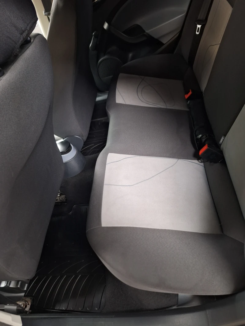 Seat Ibiza, снимка 4 - Автомобили и джипове - 53298110