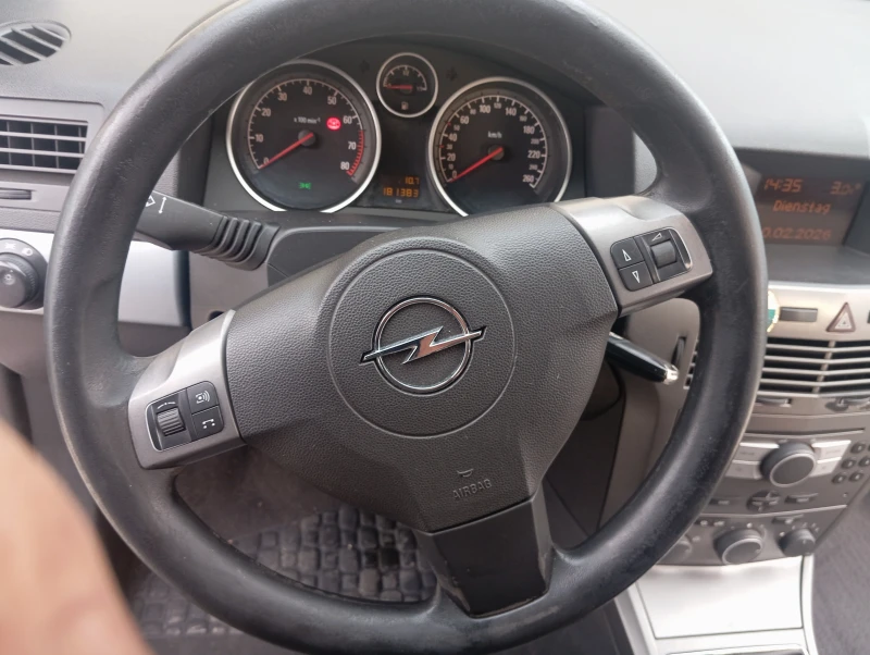 Opel Astra 1.6 i, снимка 9 - Автомобили и джипове - 53432840