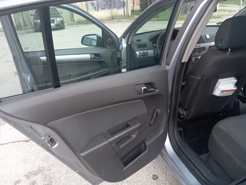 Opel Astra 1.6 i, снимка 13 - Автомобили и джипове - 53432840