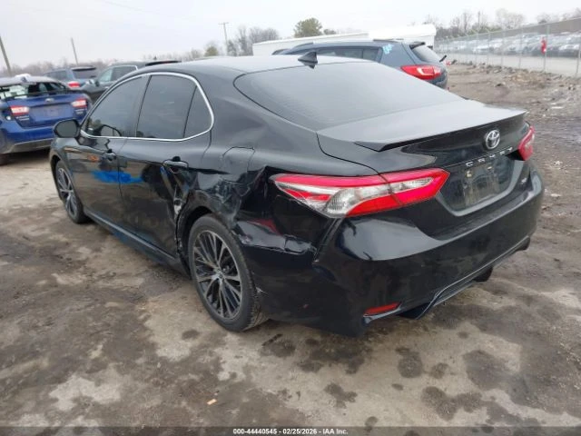 Toyota Camry SE - изображение 3