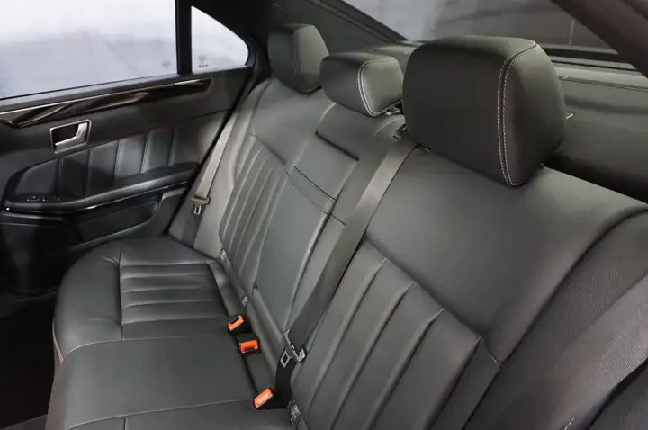 Mercedes-Benz E 400 AMG Line * 4matic * Фиксирана цена до БГ * CARFAX, снимка 13 - Автомобили и джипове - 54448791