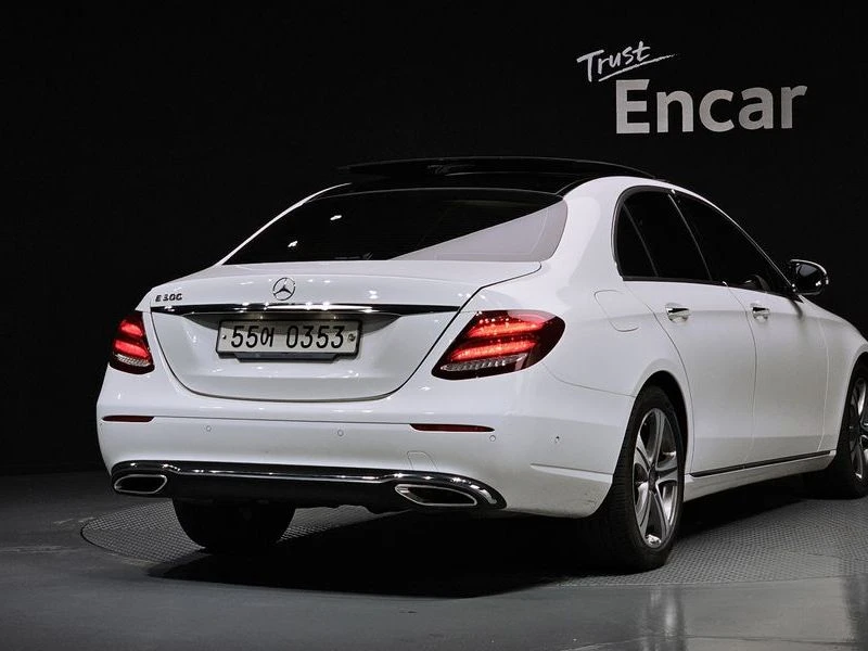 Mercedes-Benz E 300 2.0 E300 / W213 / Avantgarde / CARFAX, снимка 2 - Автомобили и джипове - 55634003