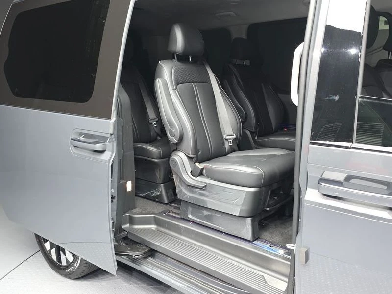 Hyundai Staria 2.2 Automatic, снимка 12 - Автомобили и джипове - 55949078