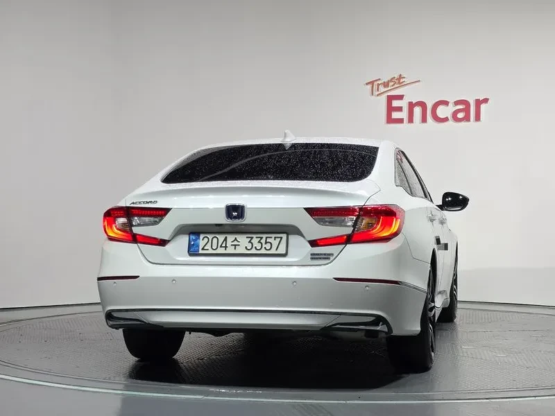 Honda Accord 10Th Generation 2.0 Hybrid Touring, снимка 4 - Автомобили и джипове - 55951152