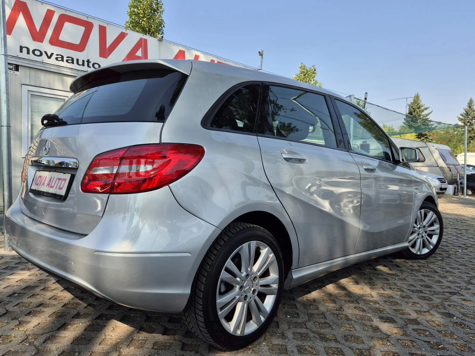 Mercedes-Benz B 180 1.6i-122кс - изображение 4