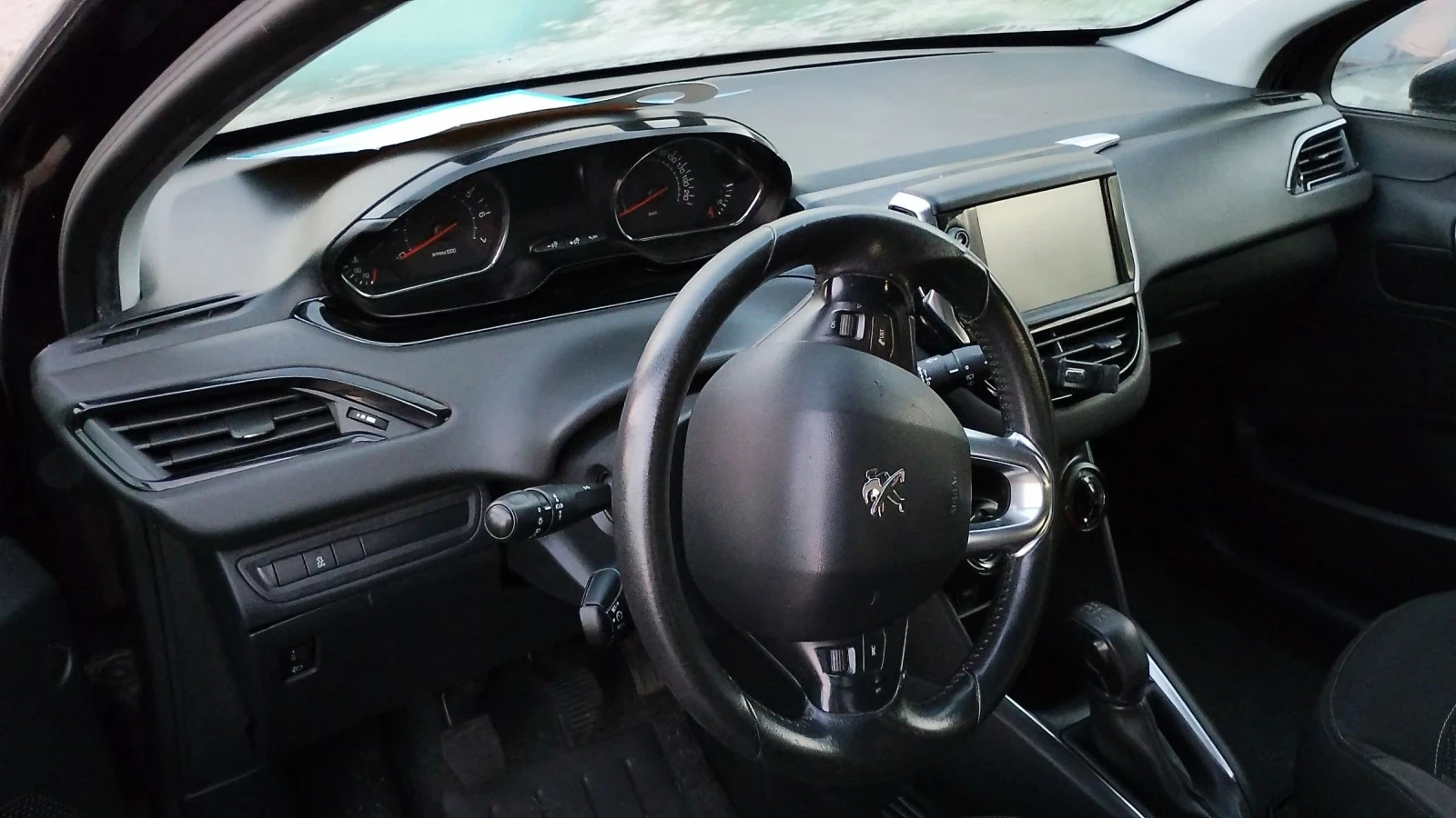 Peugeot 208 1.2 й - изображение 5