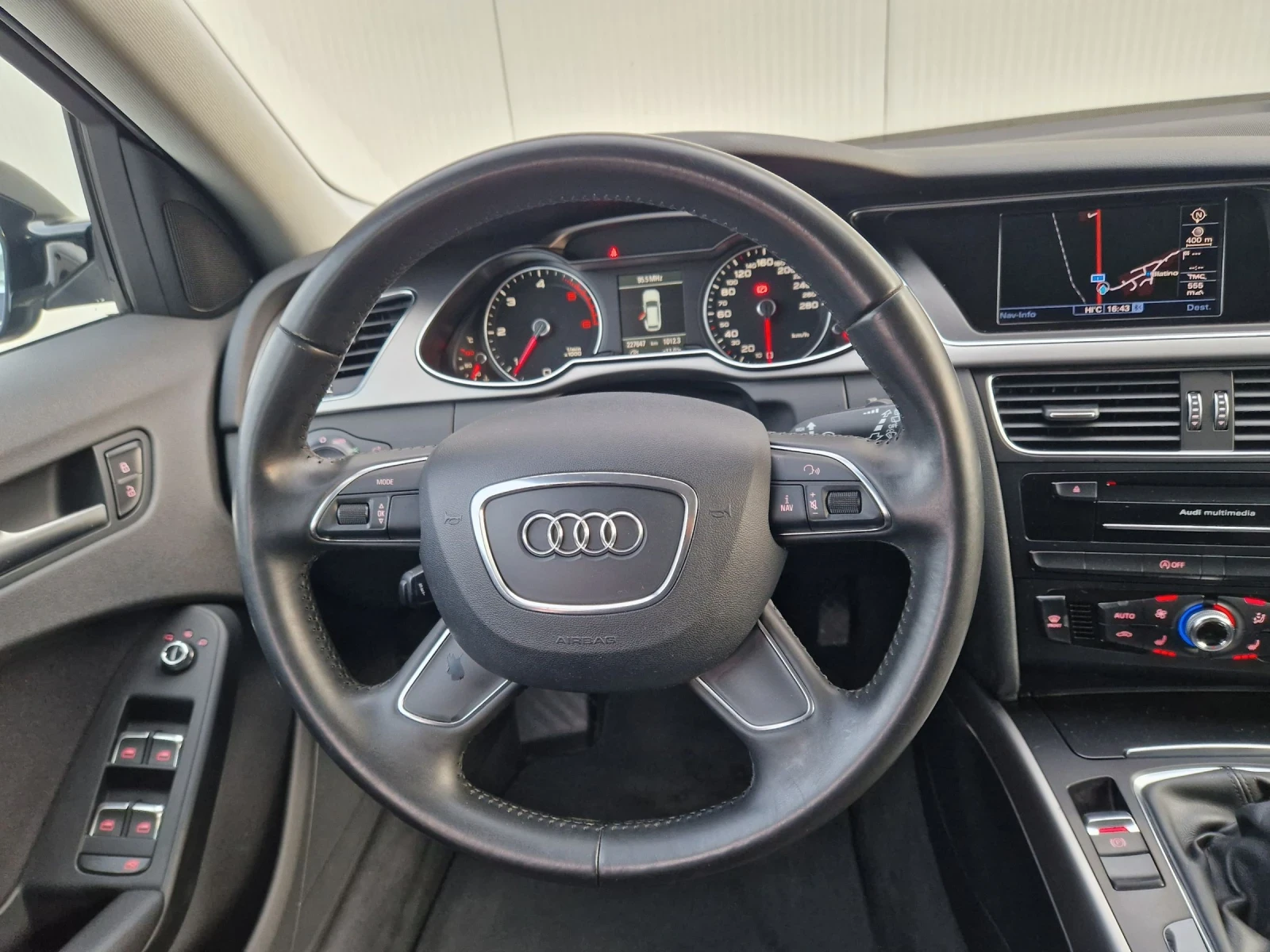 Audi A4 2.0TDi 143kc Euro5 Navi LED, снимка 11 - Автомобили и джипове - 53716450
