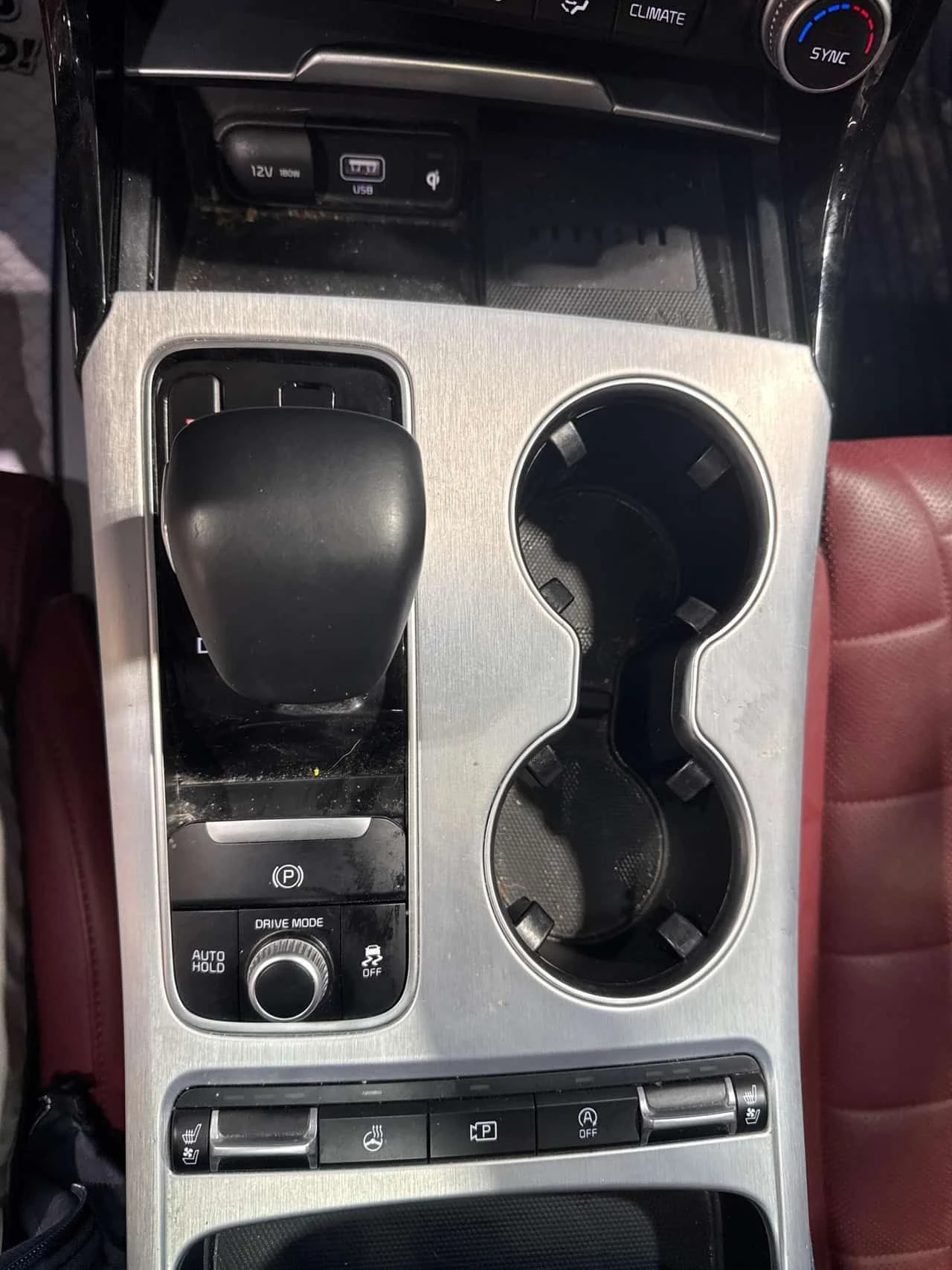 Kia Stinger * 2 КЛЮЧА * BREMBO * H/K * ДИСТРОНИК * ОБДУХВАНЕ, снимка 13 - Автомобили и джипове - 54084766