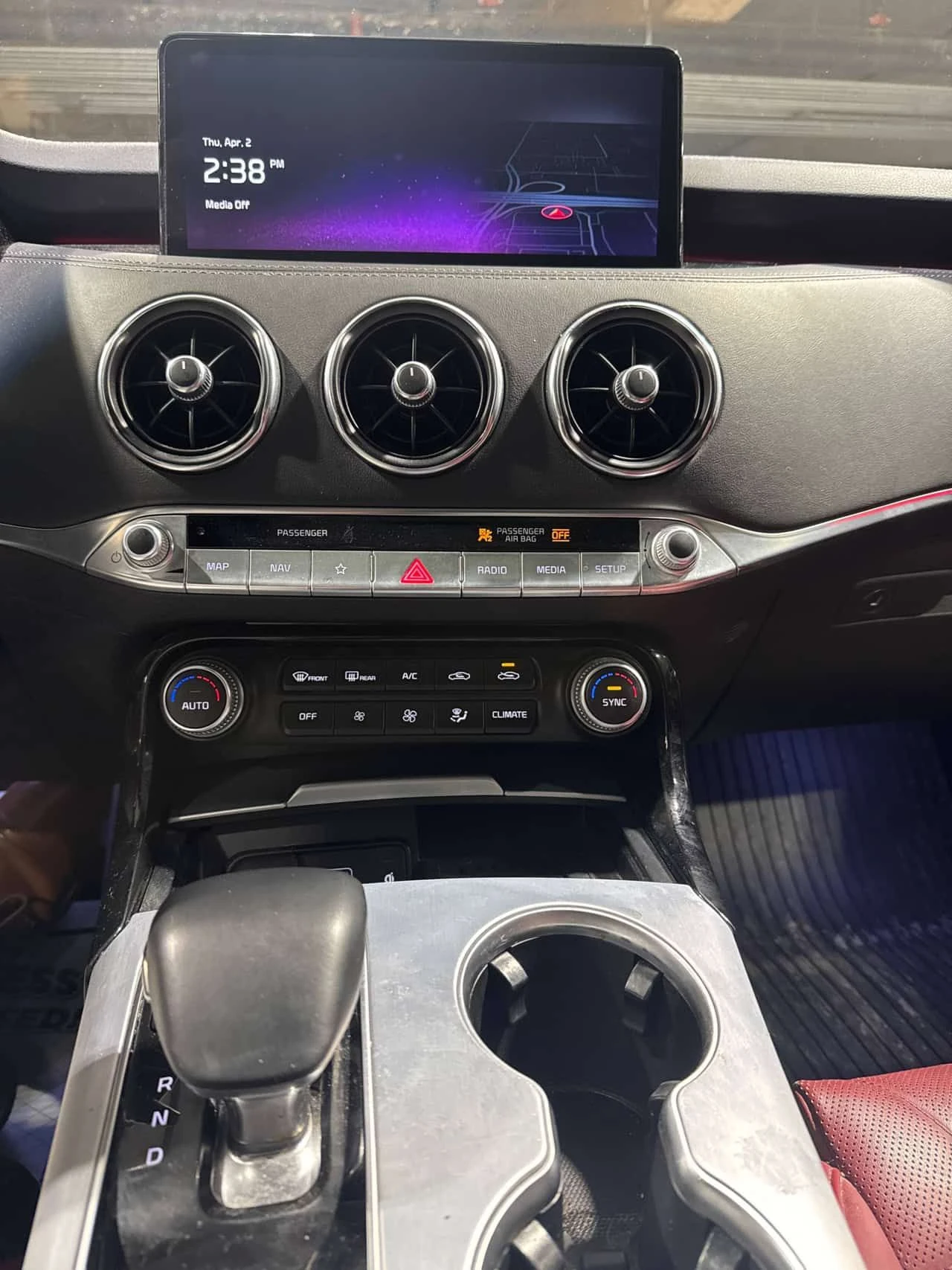 Kia Stinger * 2 КЛЮЧА * BREMBO * H/K * ДИСТРОНИК * ОБДУХВАНЕ, снимка 9 - Автомобили и джипове - 54084766