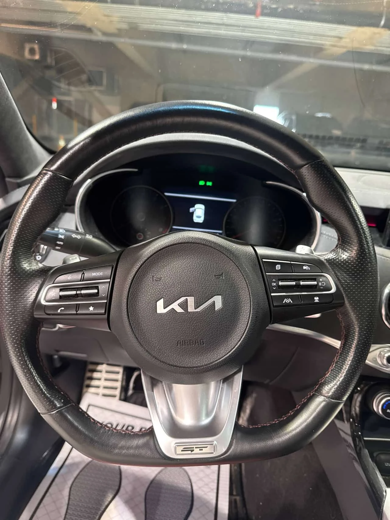 Kia Stinger * 2 КЛЮЧА * BREMBO * H/K * ДИСТРОНИК * ОБДУХВАНЕ, снимка 15 - Автомобили и джипове - 54084766