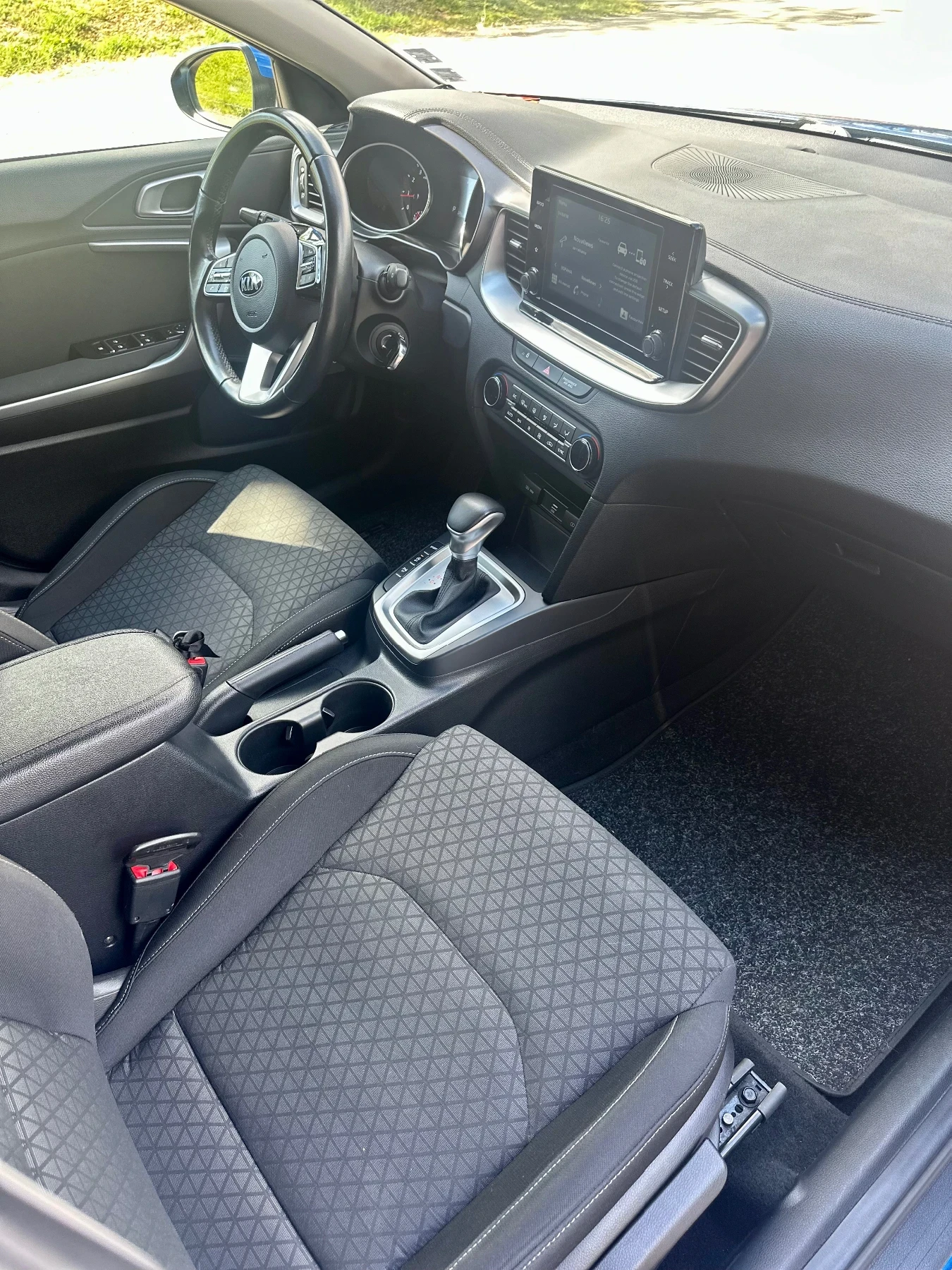 Kia Ceed 1.5 Turbo Дистроник , снимка 9 - Автомобили и джипове - 54702592