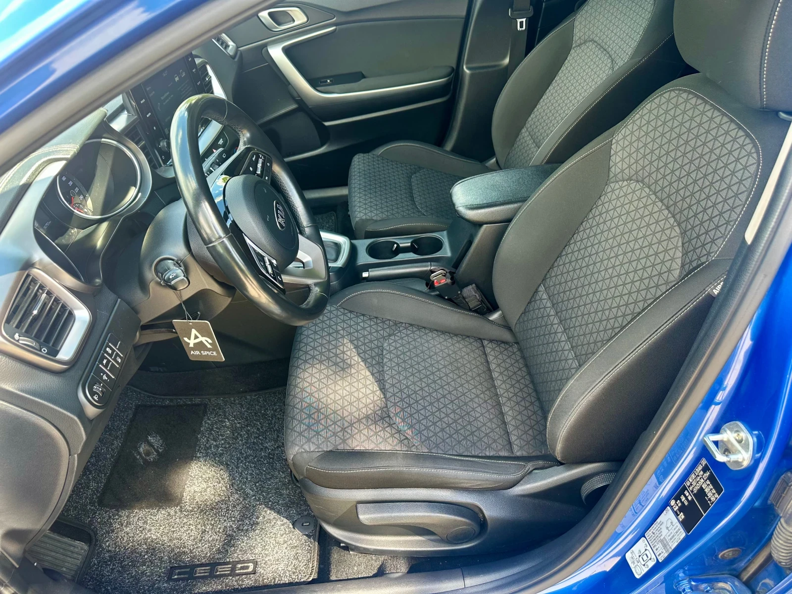 Kia Ceed 1.5 Turbo Дистроник , снимка 11 - Автомобили и джипове - 54702592