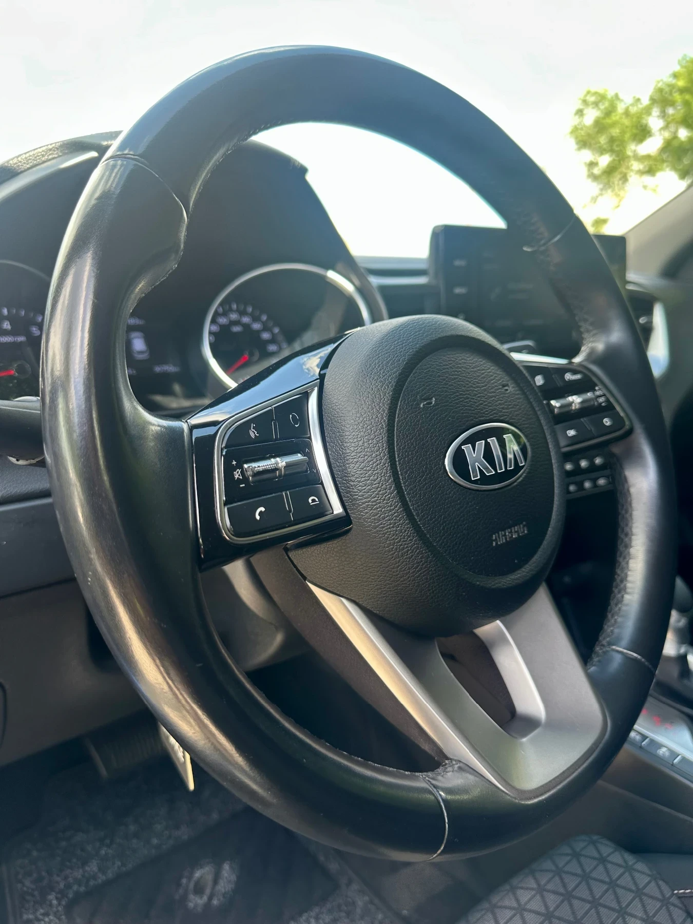 Kia Ceed 1.5 Turbo Дистроник , снимка 15 - Автомобили и джипове - 54702592