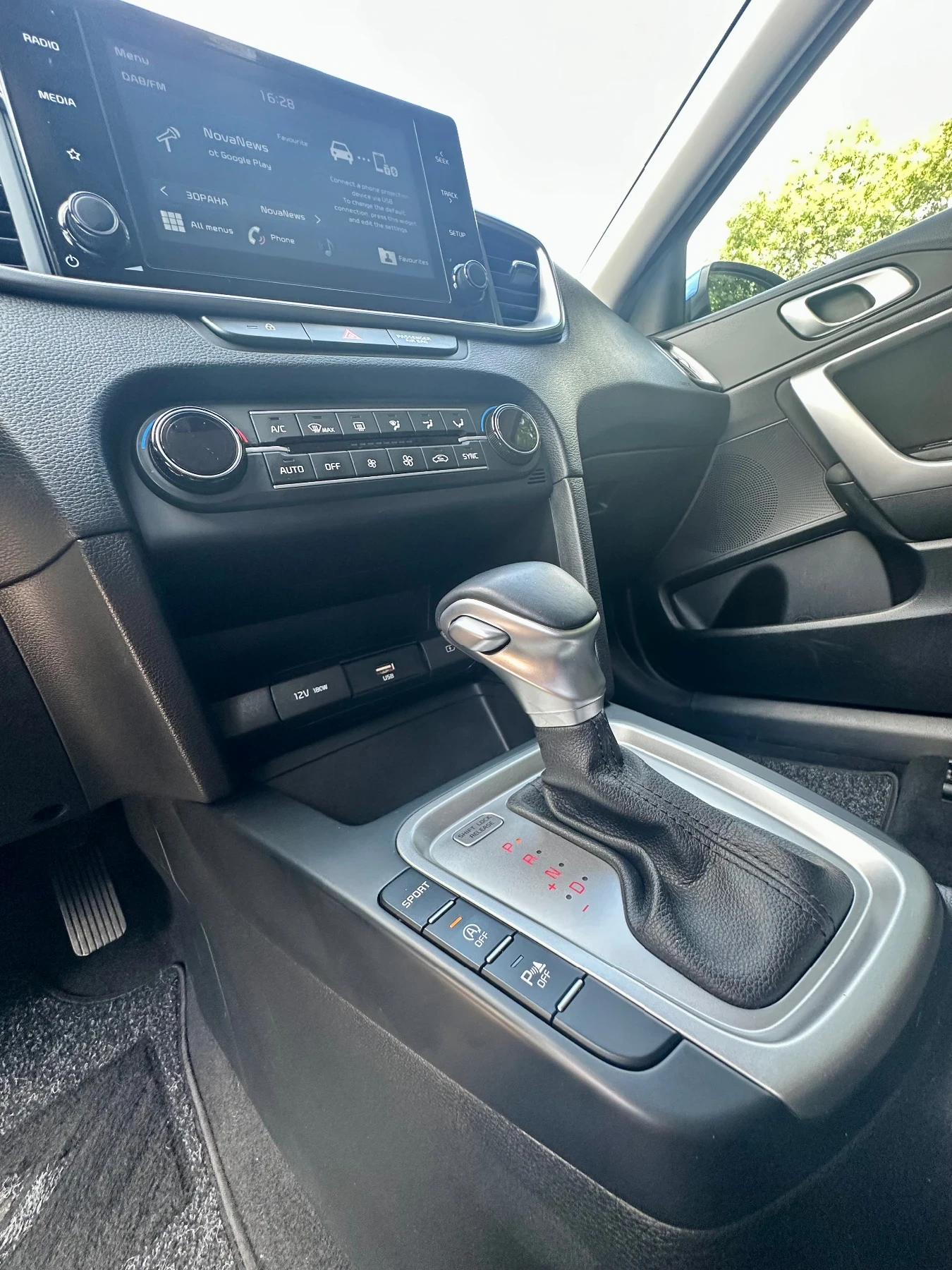 Kia Ceed 1.5 Turbo Дистроник , снимка 14 - Автомобили и джипове - 54702592
