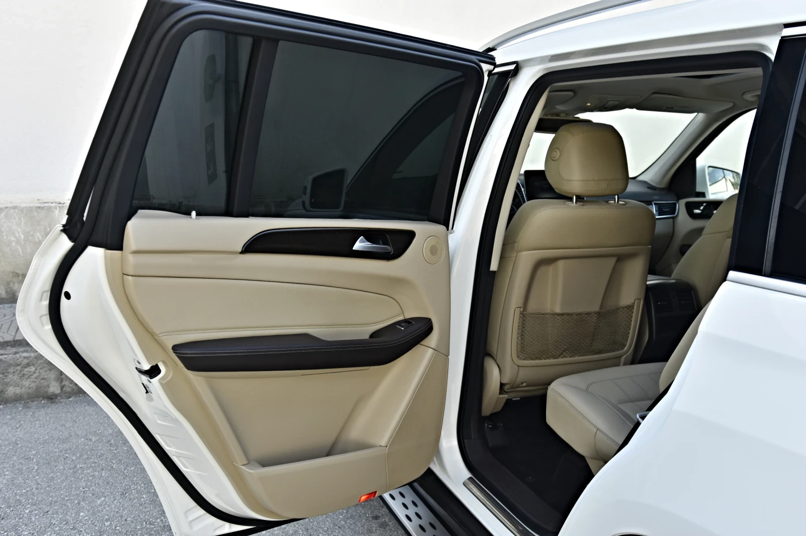 Mercedes-Benz GLS 450 4M TV AMG DIGITAL LIGHT 7-SITZE, снимка 17 - Автомобили и джипове - 55173331