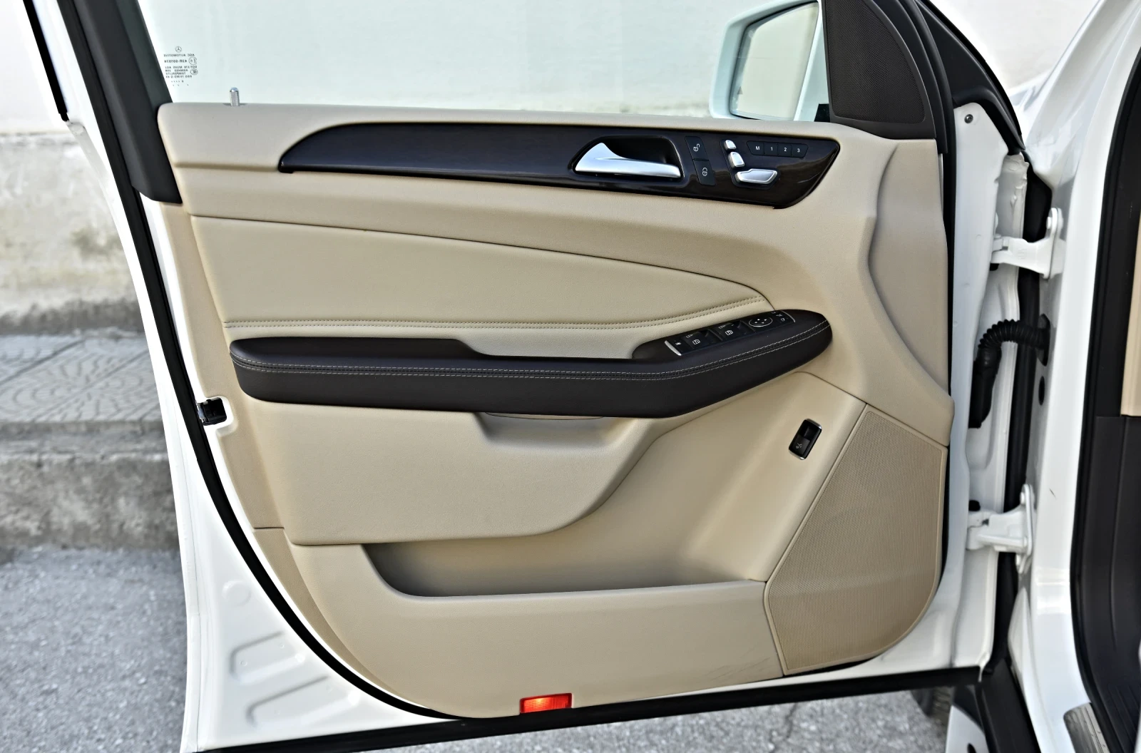 Mercedes-Benz GLS 450 4M TV AMG DIGITAL LIGHT 7-SITZE, снимка 14 - Автомобили и джипове - 55173331
