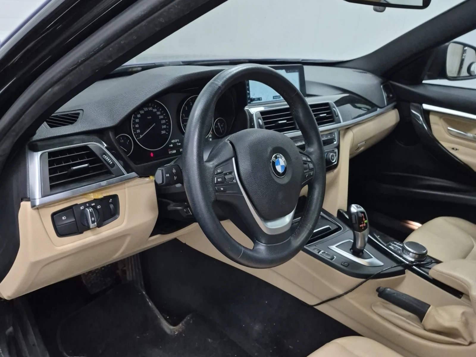 BMW 330 xDrive, снимка 9 - Автомобили и джипове - 55446916