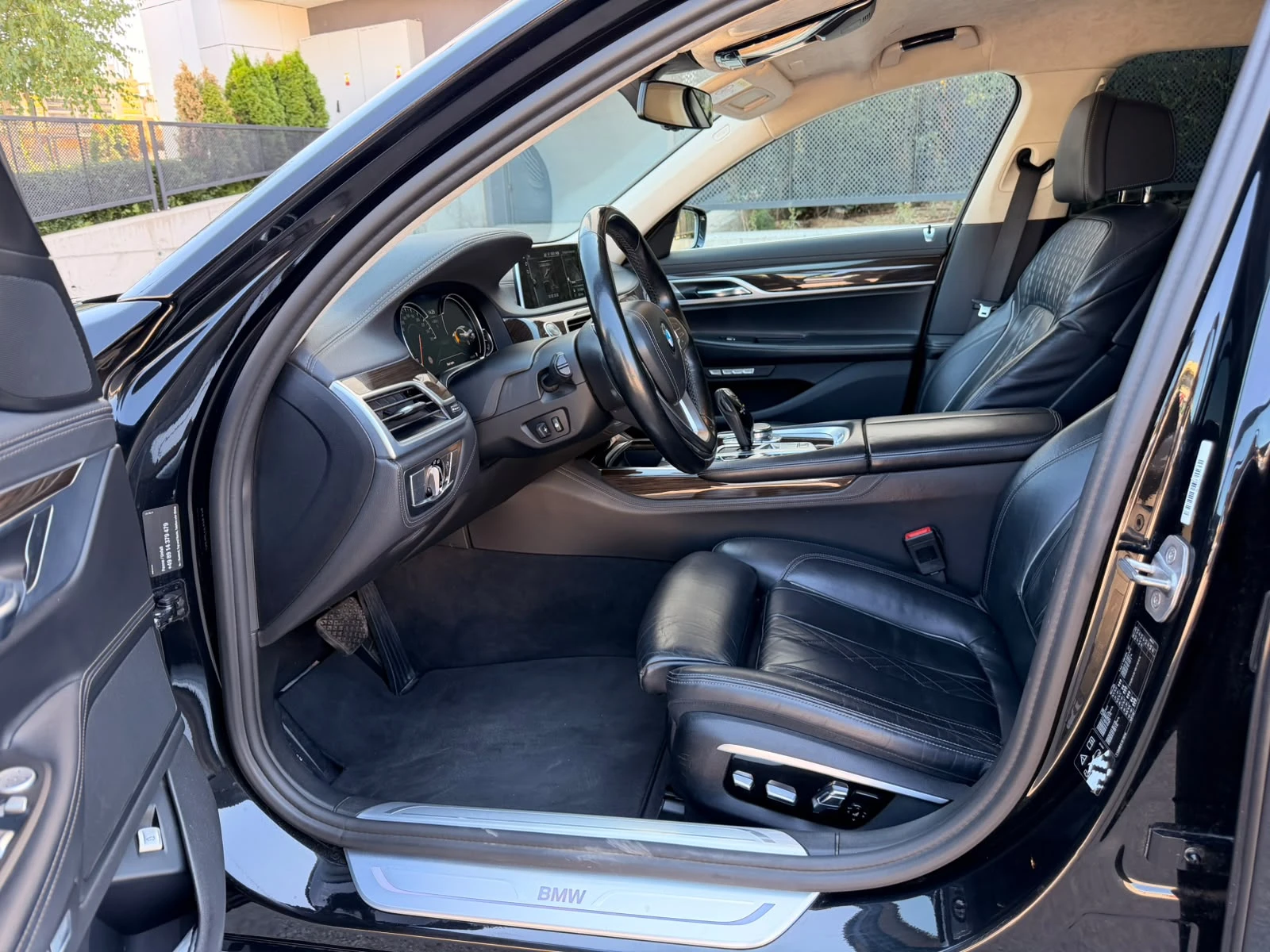 BMW 740 d* xDrive* Laser* Massage* Camera* HuD, снимка 9 - Автомобили и джипове - 55478259