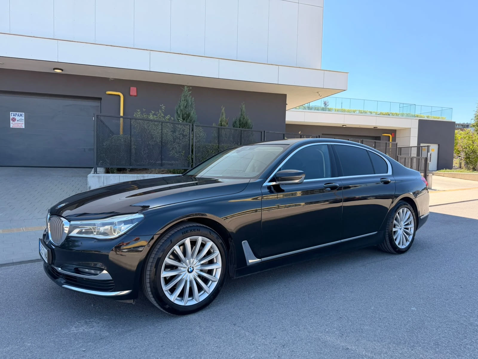 BMW 740 d* xDrive* Laser* Massage* Camera* HuD, снимка 3 - Автомобили и джипове - 55478259