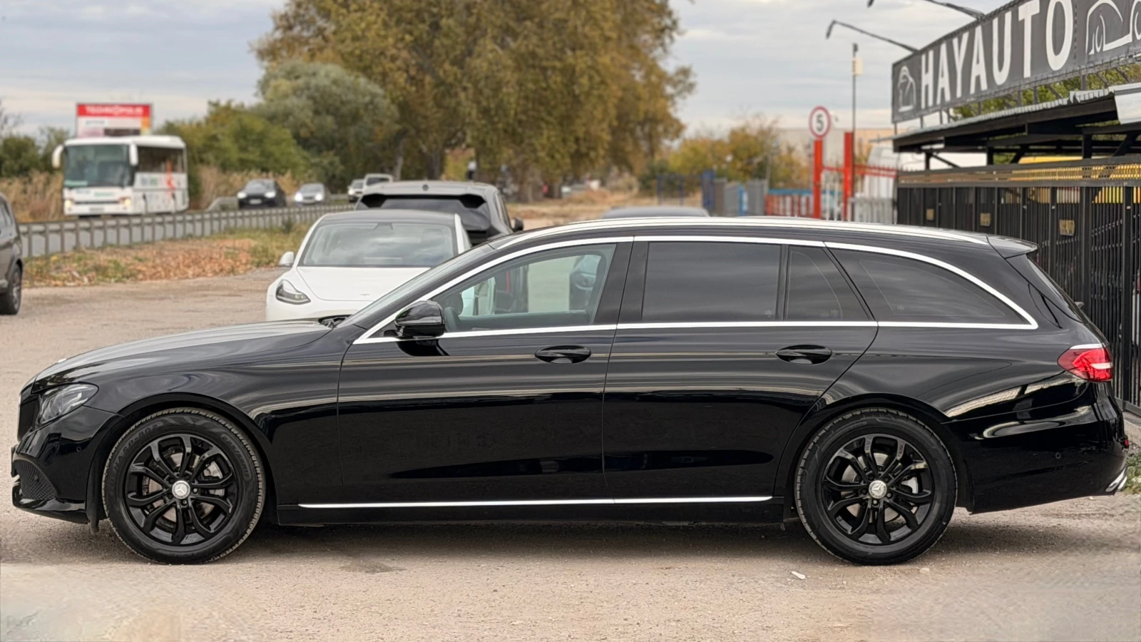 Mercedes-Benz E 220 d= Exclusive= Digital Cockpit= Burmester= Camera= , снимка 8 - Автомобили и джипове - 56746152