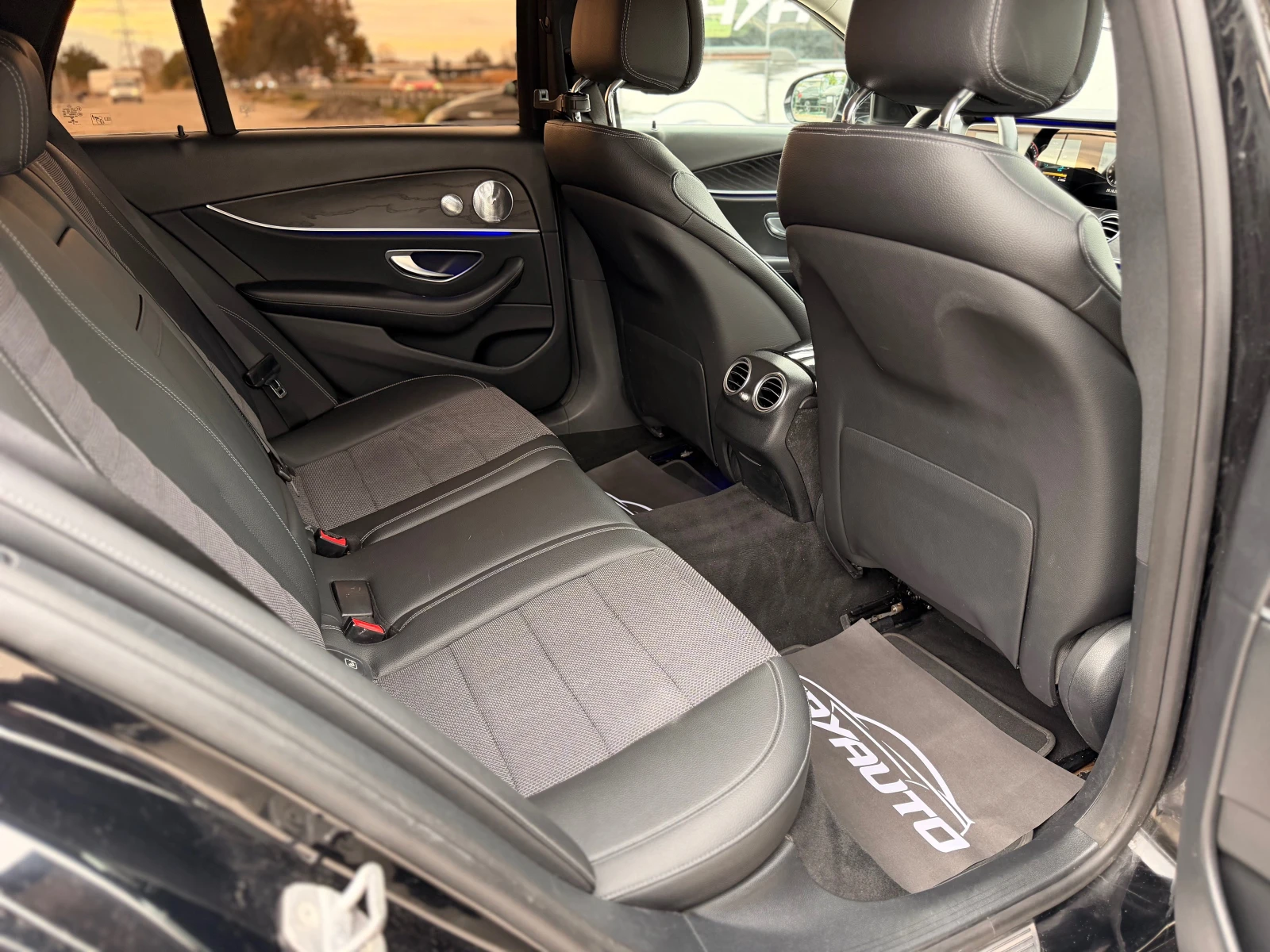 Mercedes-Benz E 220 d= Exclusive= Digital Cockpit= Burmester= Camera= , снимка 13 - Автомобили и джипове - 56746152