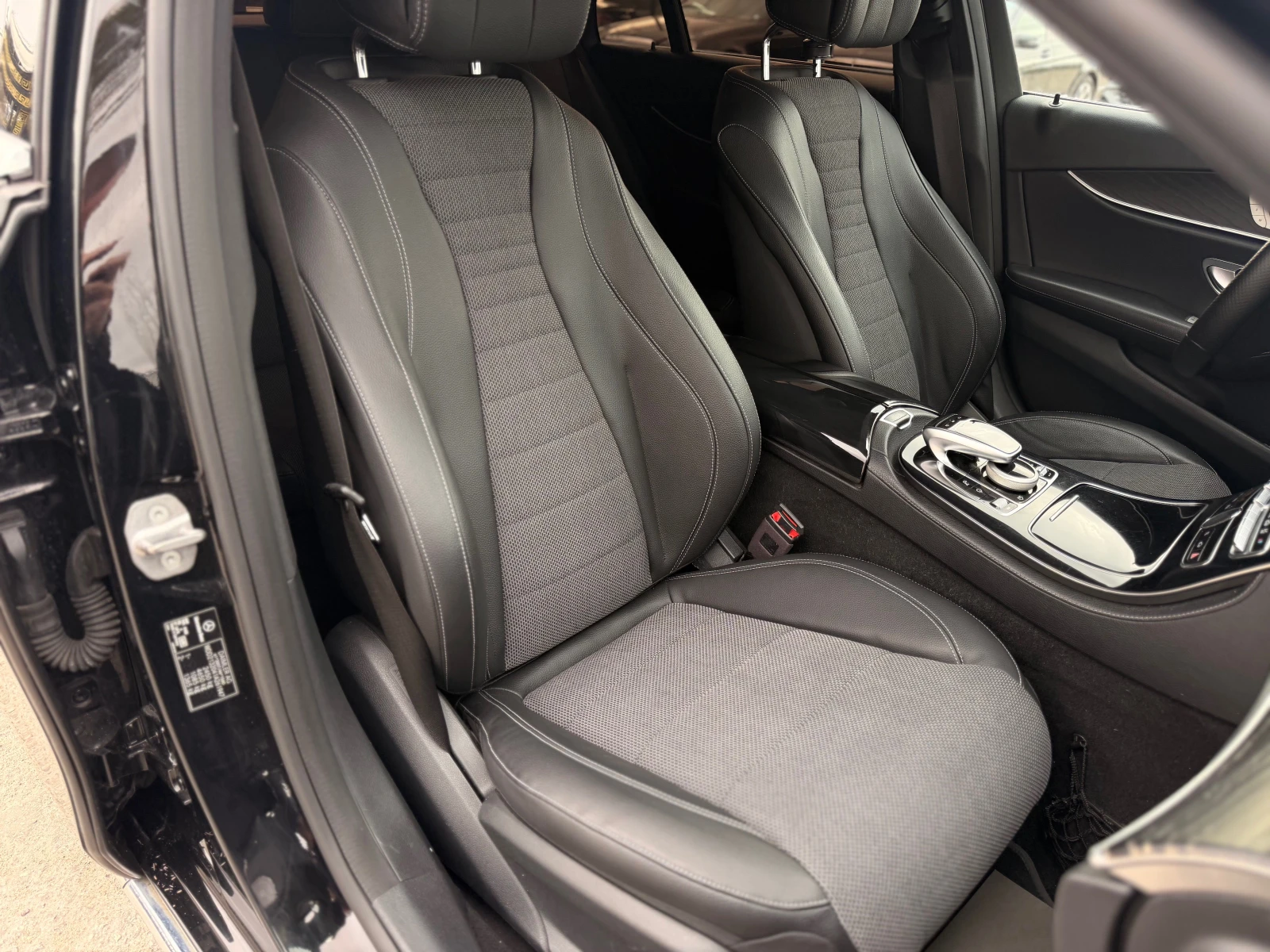 Mercedes-Benz E 220 d= Exclusive= Digital Cockpit= Burmester= Camera= , снимка 12 - Автомобили и джипове - 56746152