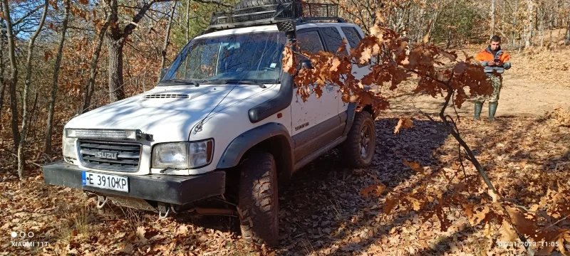 Isuzu Trooper, снимка 10 - Автомобили и джипове - 46920392