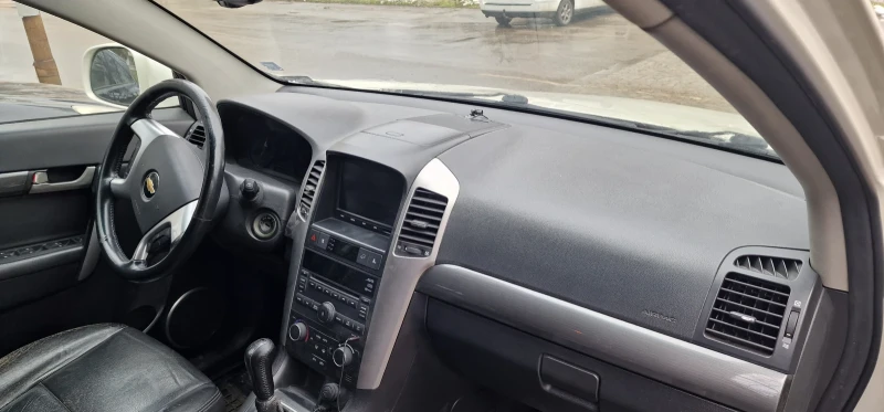 Chevrolet Captiva LT, снимка 8 - Автомобили и джипове - 53193371