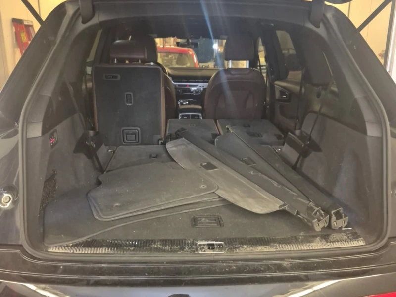 Audi Q7 * PROGRESSIV * ПОДГРЕВ * ОБДУХВАНЕ * ПАНОРАМА , снимка 13 - Автомобили и джипове - 53407748