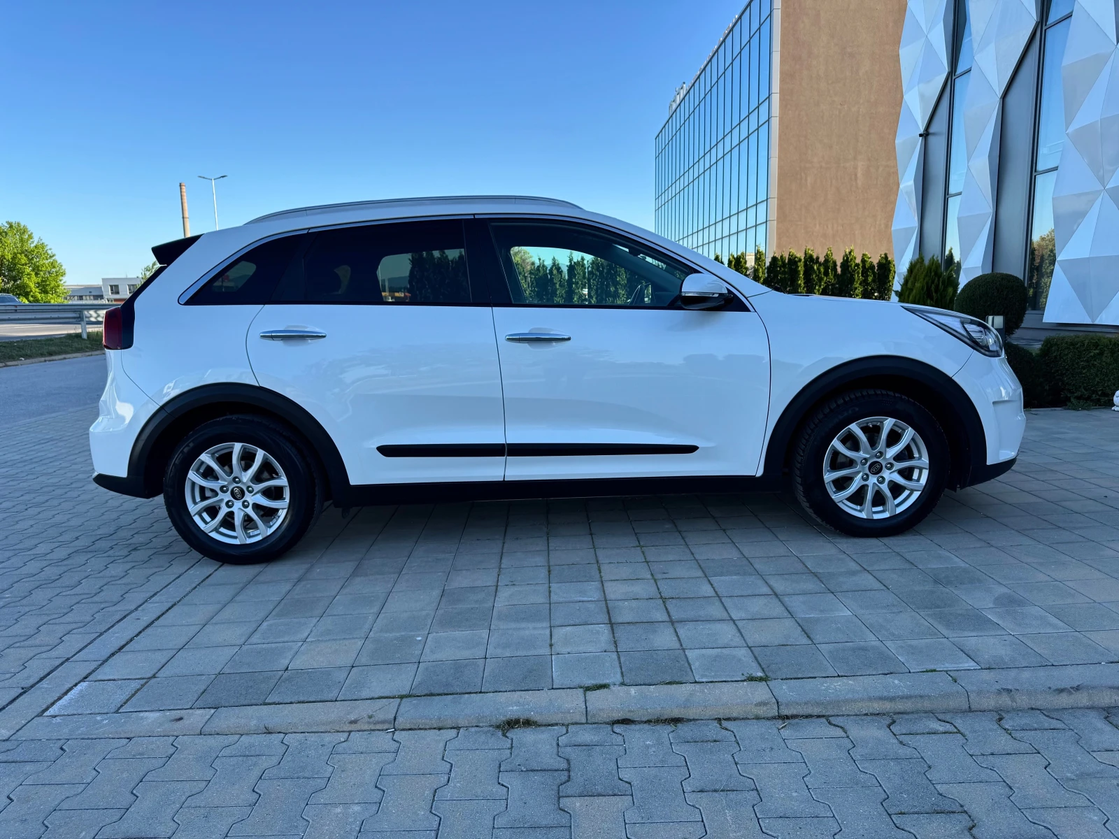 Kia Niro HYBRID-PREMIUM-DISTRONIC-KEY-LESS-EASY-ENTRY-ПОДГ - изображение 4