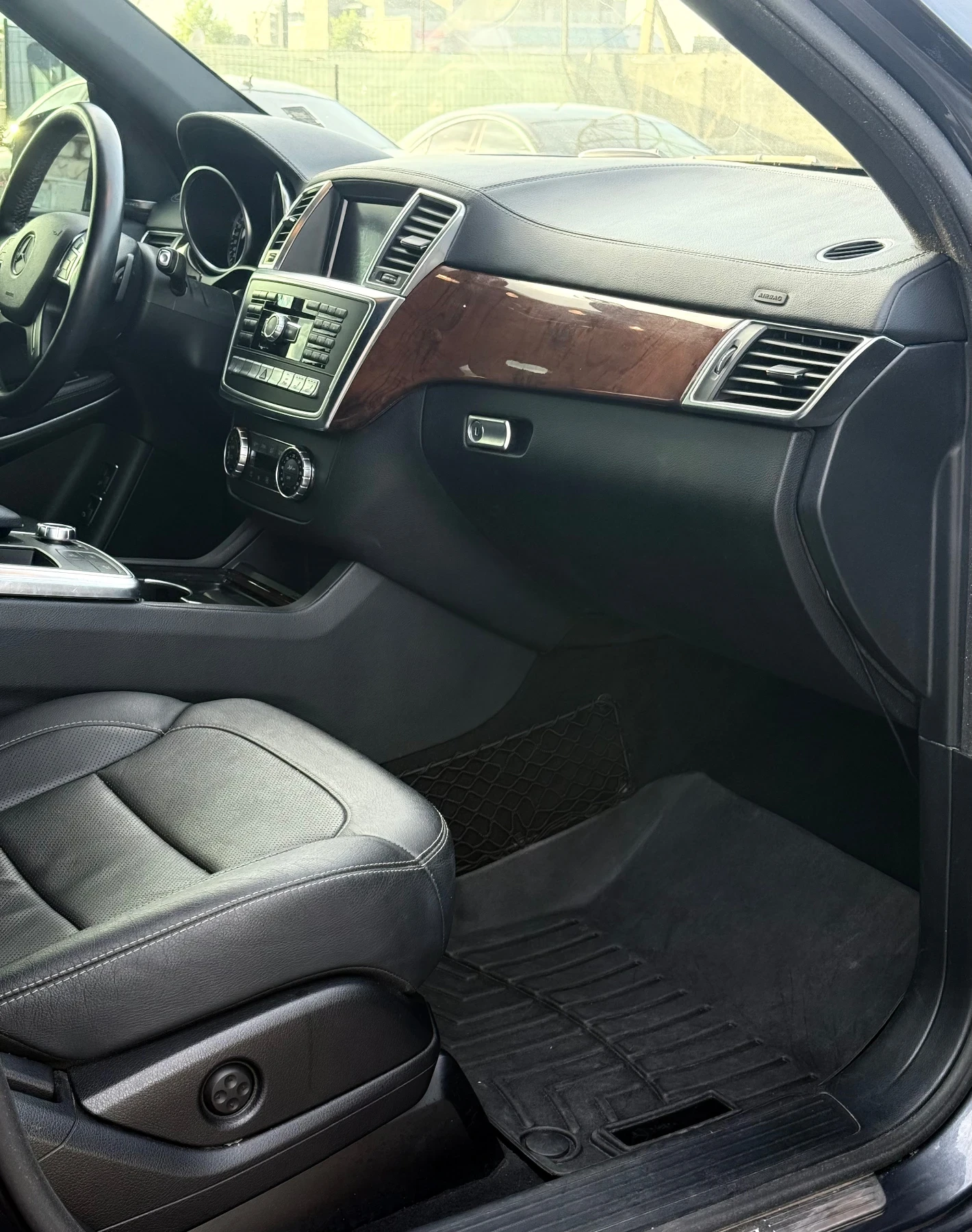 Mercedes-Benz GL 350 d/AMG/DISTR+ /HARMAN/360/Обдухване/Вакуум/, снимка 9 - Автомобили и джипове - 55046032