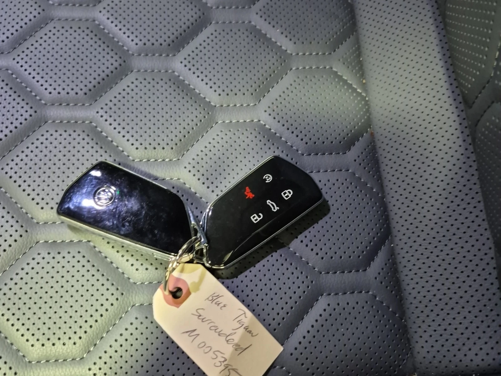VW Tiguan  HIGHLINE R LINE / ВСИЧКИ ЕКСТРИ ЗА МОДЕЛА , снимка 8 - Автомобили и джипове - 55837659