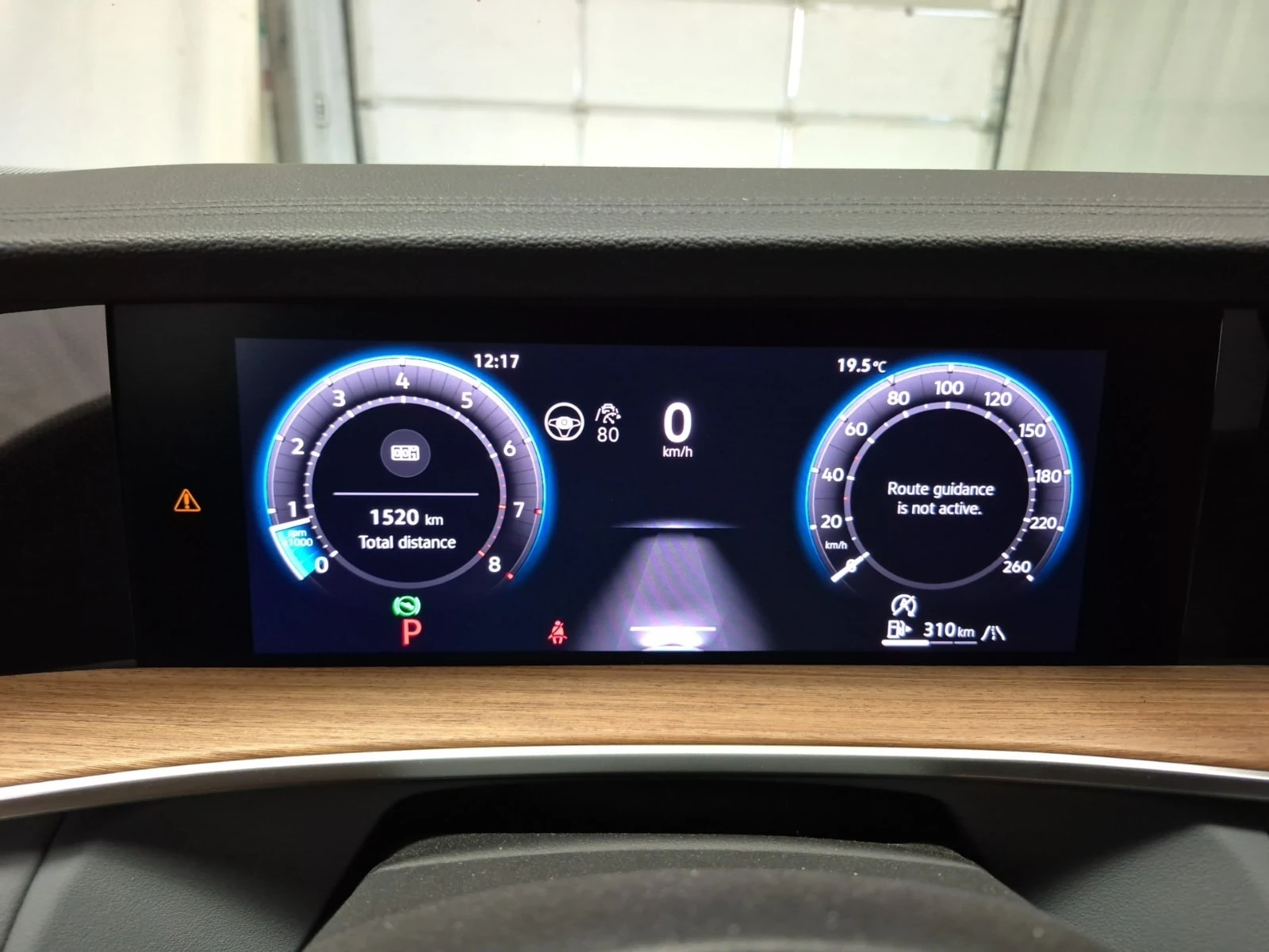 VW Tiguan  HIGHLINE R LINE / ВСИЧКИ ЕКСТРИ ЗА МОДЕЛА , снимка 9 - Автомобили и джипове - 55837659
