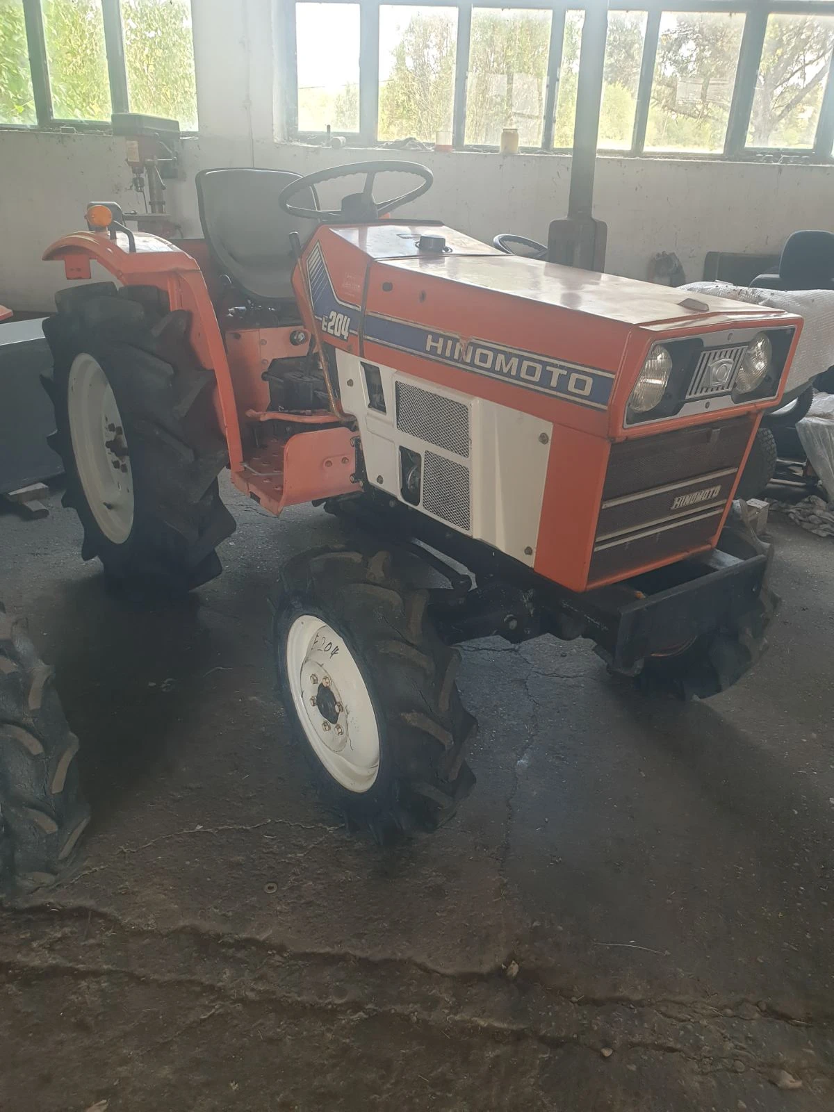 Трактор Hinomoto Е204   4х4 - изображение 4