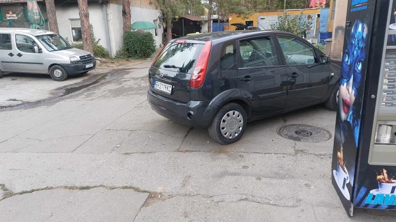 Ford Fiesta 1.4, снимка 4 - Автомобили и джипове - 46742658