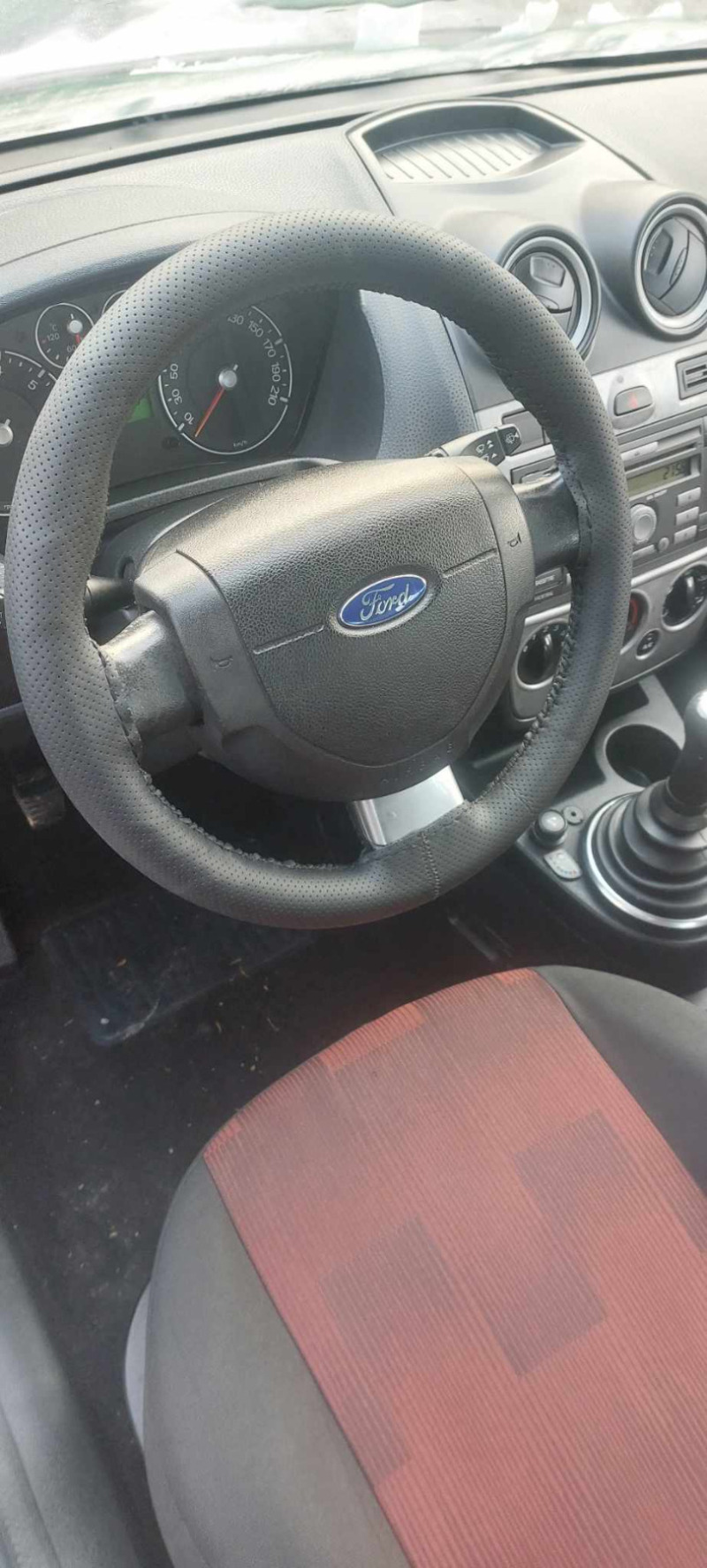 Ford Fiesta 1.4, снимка 7 - Автомобили и джипове - 46277146