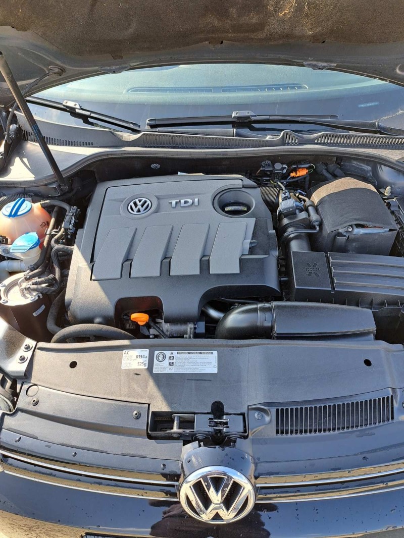 VW Golf 1.6 TDI, снимка 8 - Автомобили и джипове - 44736837