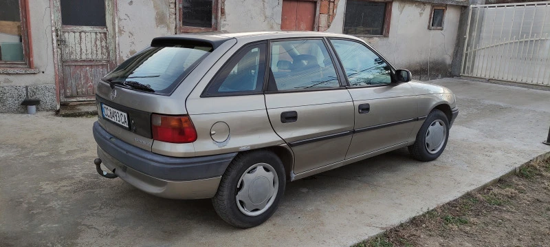 Opel Astra 1.6i, снимка 4 - Автомобили и джипове - 47318257