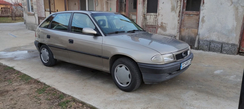 Opel Astra 1.6i, снимка 2 - Автомобили и джипове - 47318257