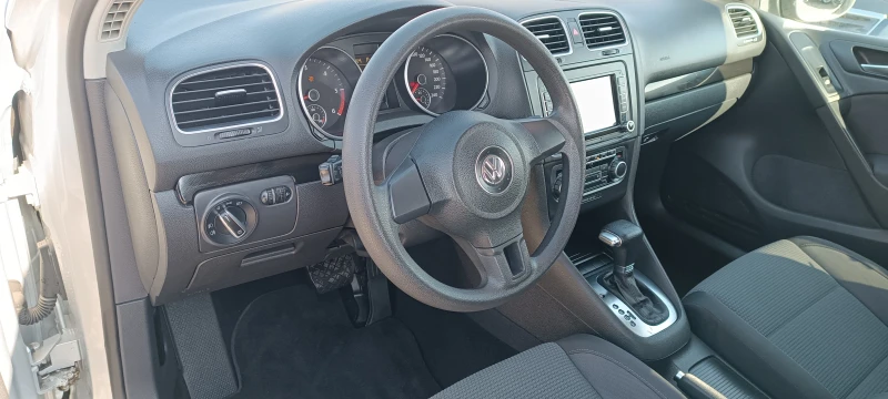 VW Golf 1.6TDI, снимка 10 - Автомобили и джипове - 49284531